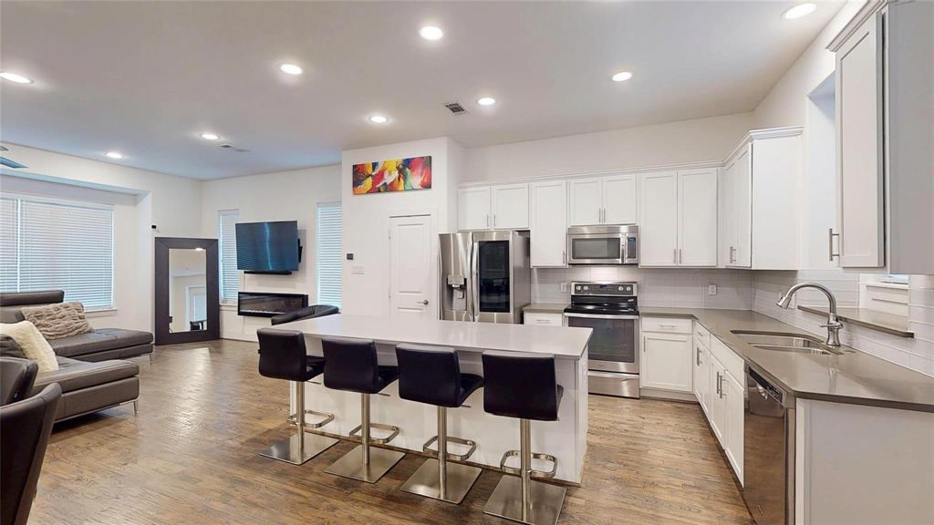 Bryan Pkwy Condos Bldg 5811 - Residential