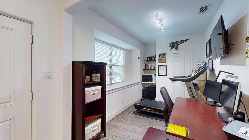 Bryan Pkwy Condos Bldg 5811 - Residential