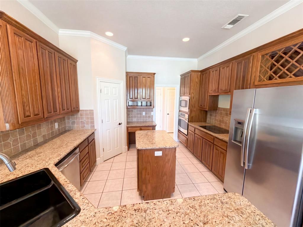 9313 Dosier Cove W