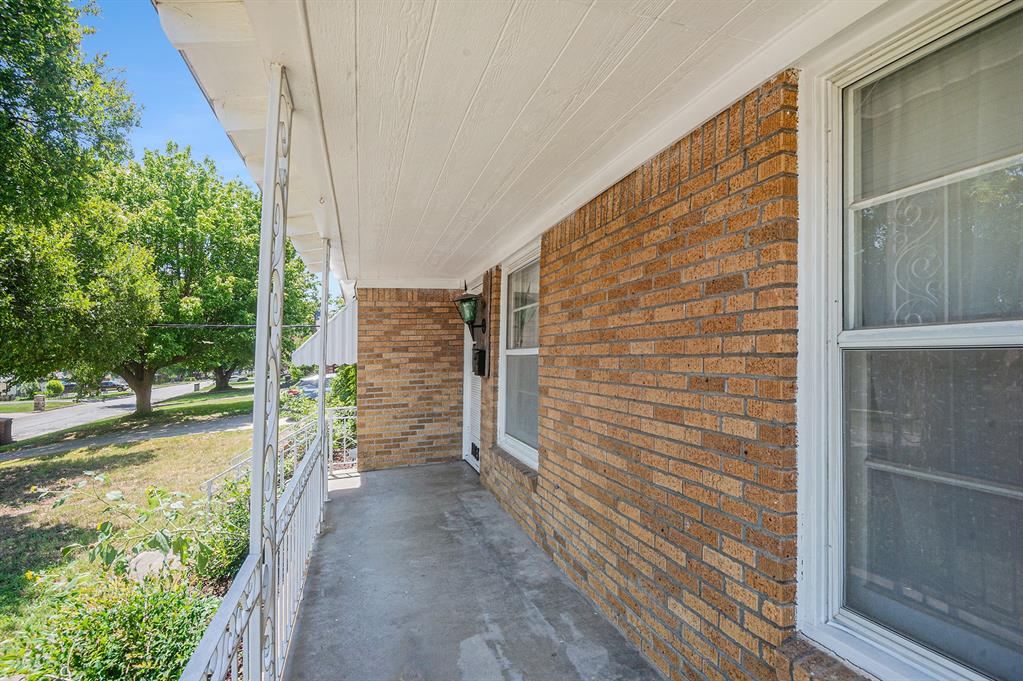 1813 Brook Hollow Drive