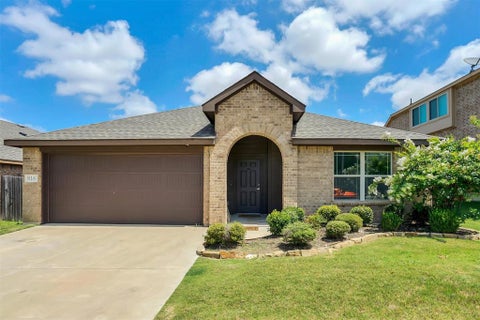 Photo of 816 Oriel Circle, Fort Worth, TX 76036 (MLS # 21402716)