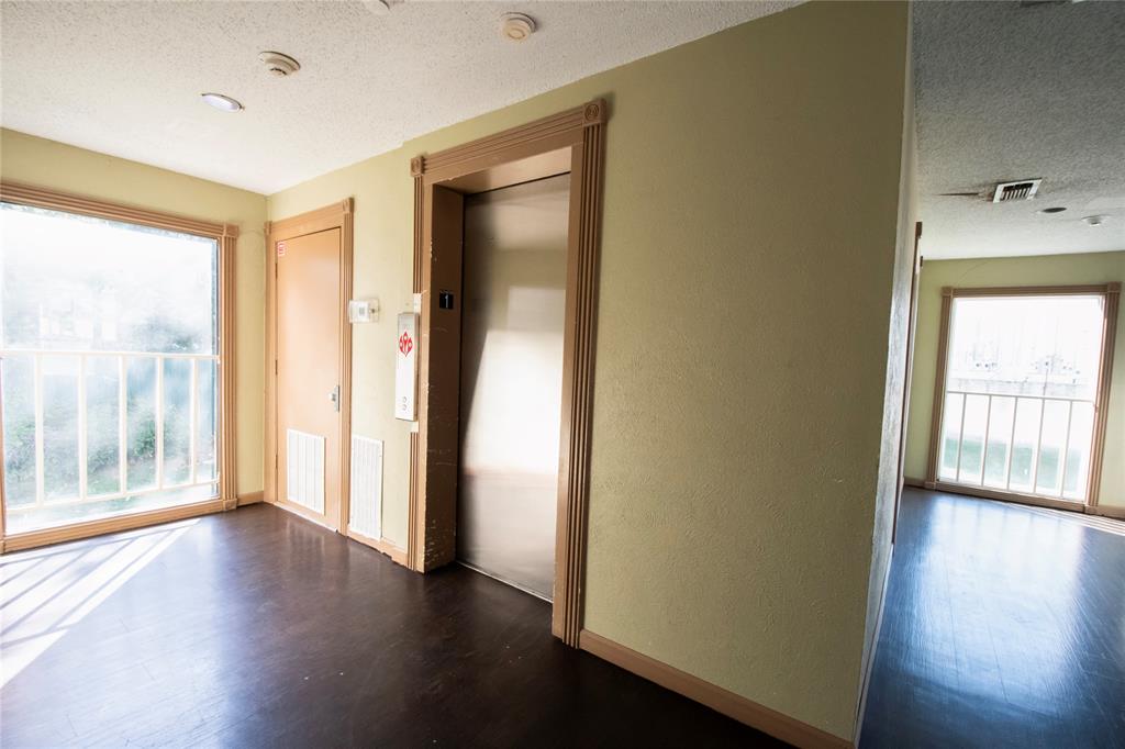 Cambridge Condo Ph 01 03 - Residential