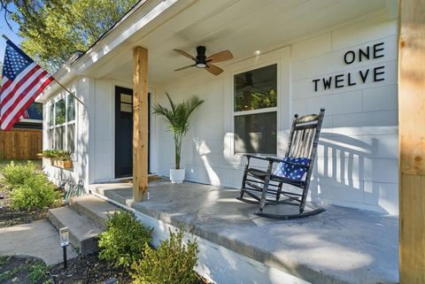 112A W Akard Street Weatherford TX 76086