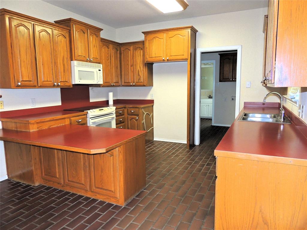 Photo 11 of 30 of 1705 S Access Road house