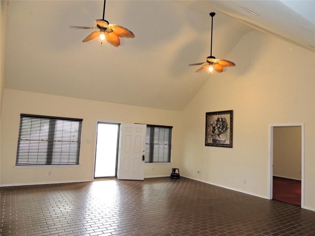 Photo 5 of 30 of 1705 S Access Road house