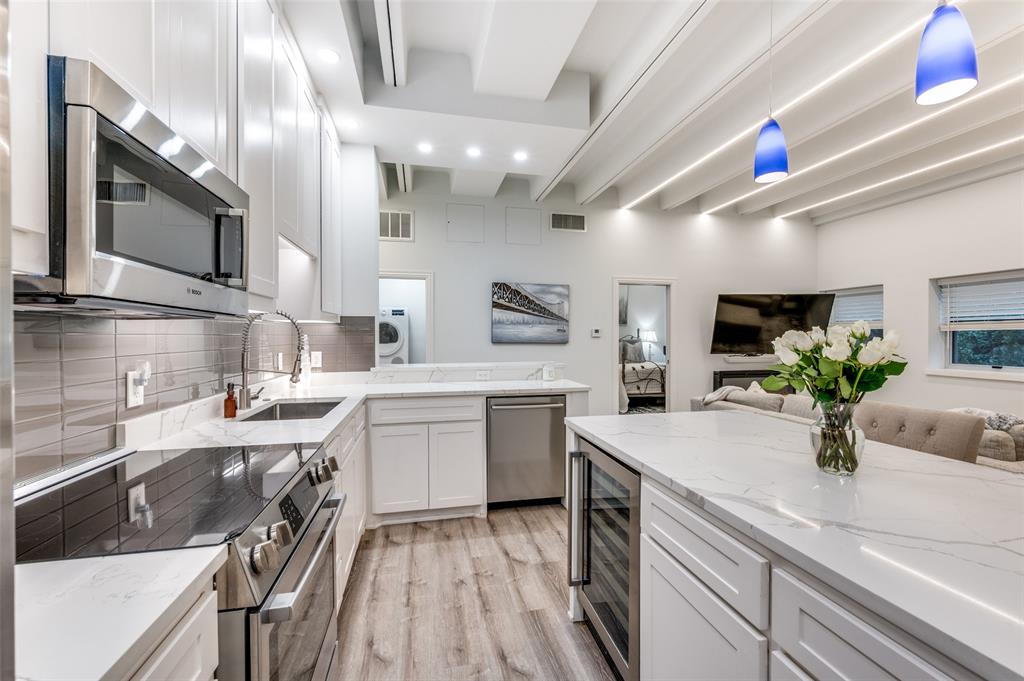 6211 W Northwest Highway G202