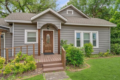 211 Second Street Denton TX 76201