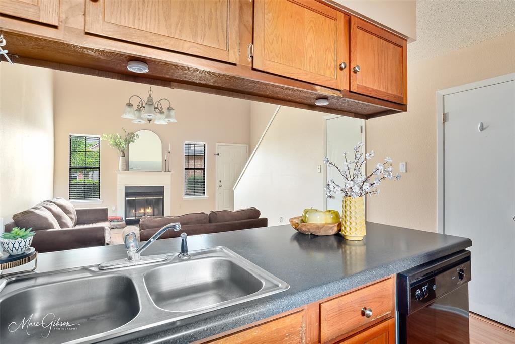 Bossier City, Louisiana 71111, United States, 1 Bedroom Bedrooms, ,2 BathroomsBathrooms,Residential,Contingent,133377