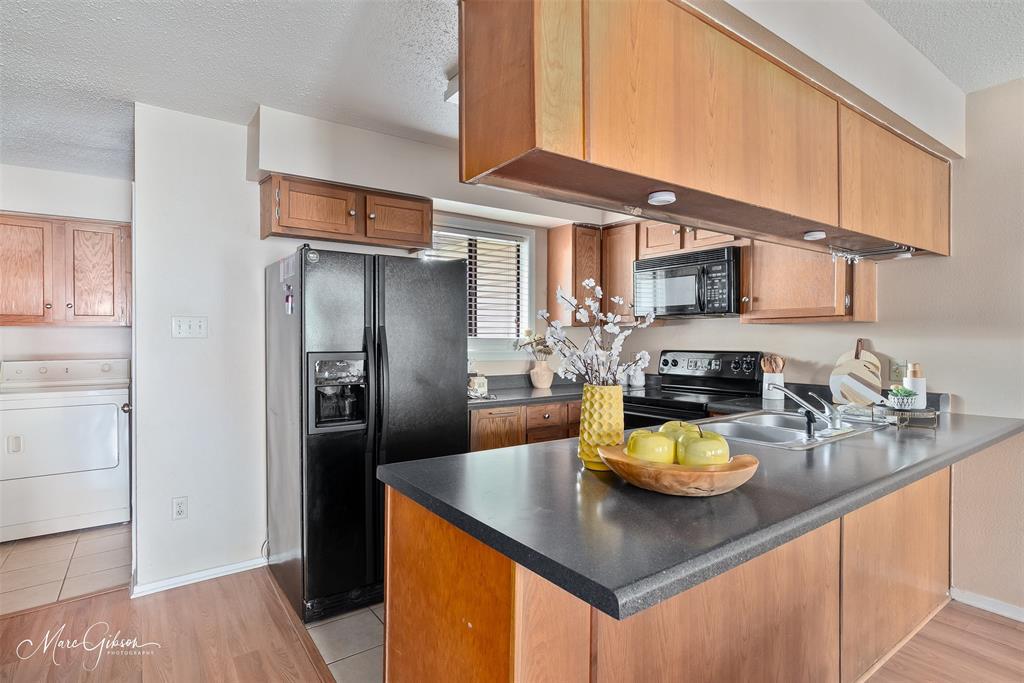 Bossier City, Louisiana 71111, United States, 1 Bedroom Bedrooms, ,2 BathroomsBathrooms,Residential,Contingent,133377