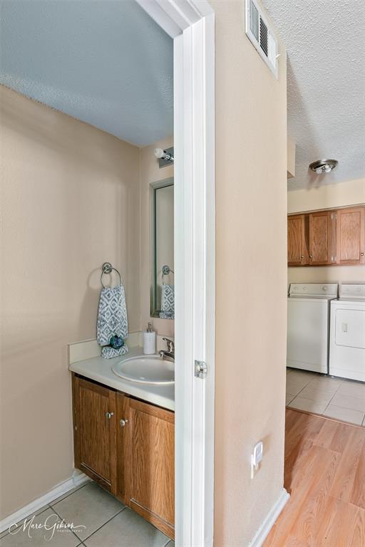 Bossier City, Louisiana 71111, United States, 1 Bedroom Bedrooms, ,2 BathroomsBathrooms,Residential,Contingent,133377