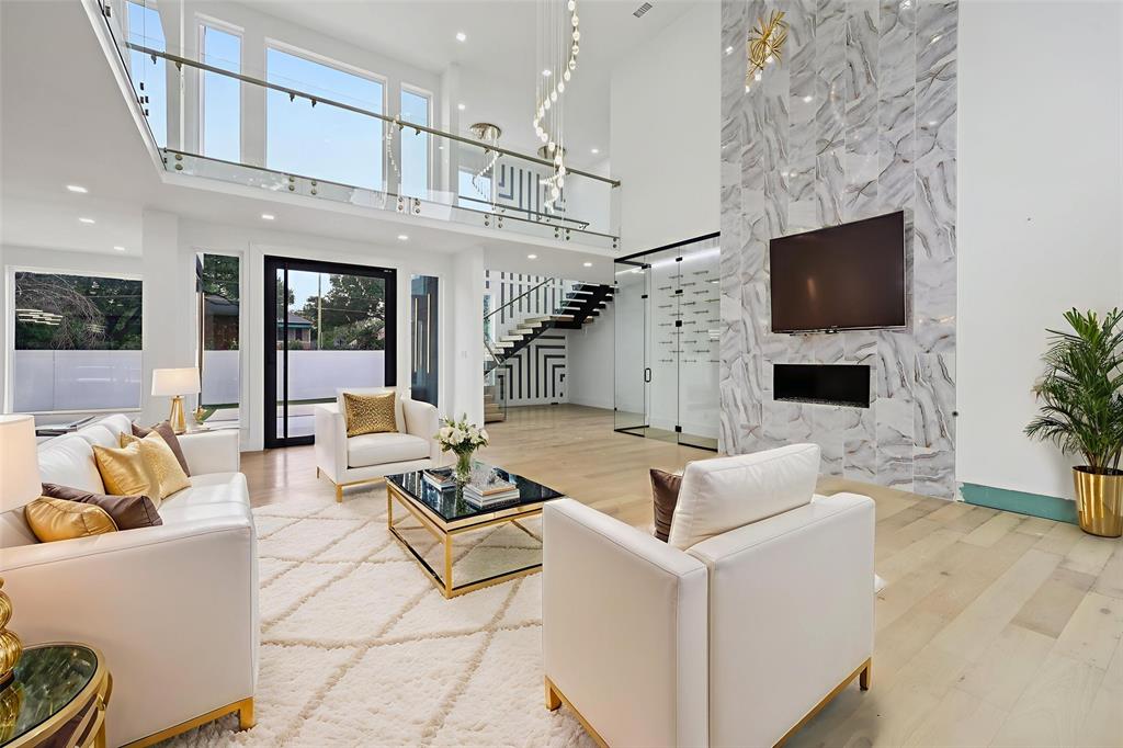 6108 Walnut Hill Lane