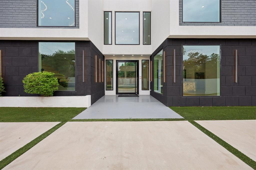 6108 Walnut Hill Lane