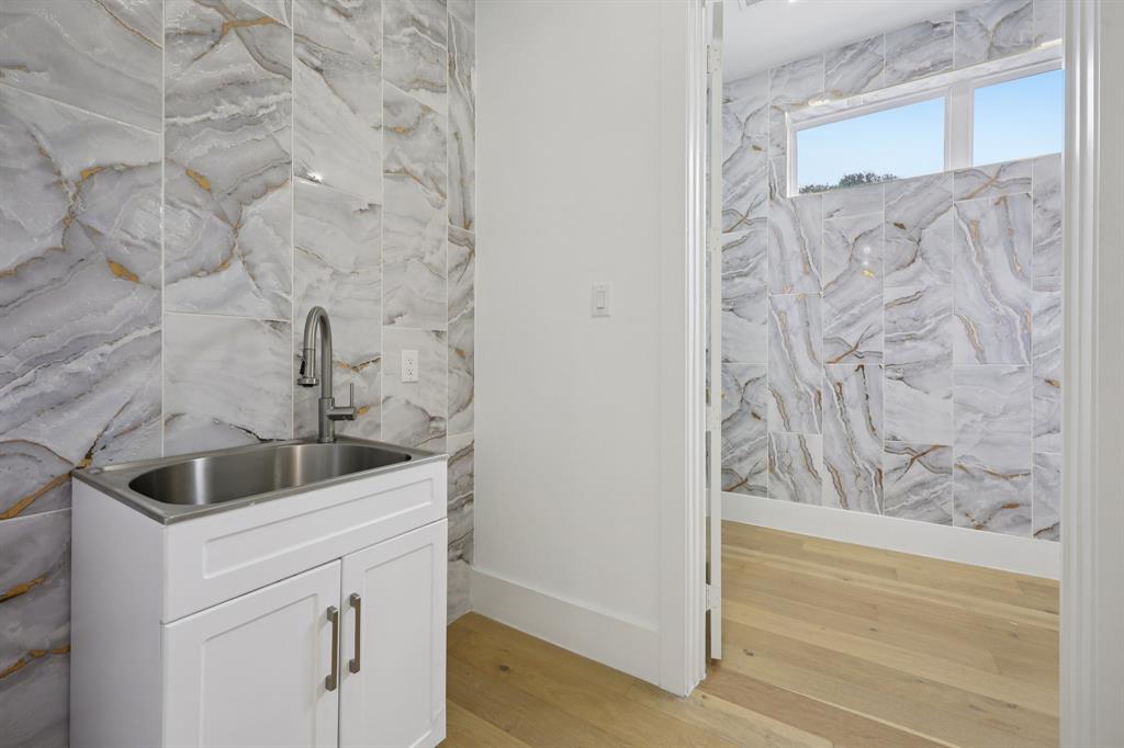 Biglot - Residential