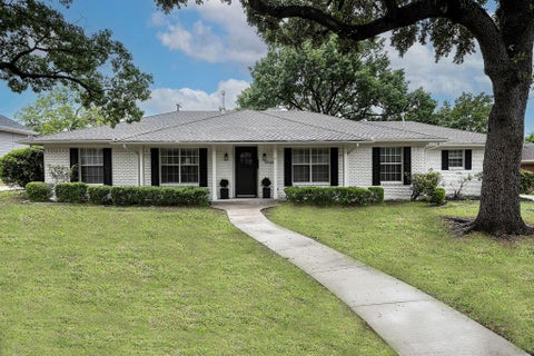 Photo of 3648 Jubilee Trail, Dallas, TX 75229 (MLS # 21419740)