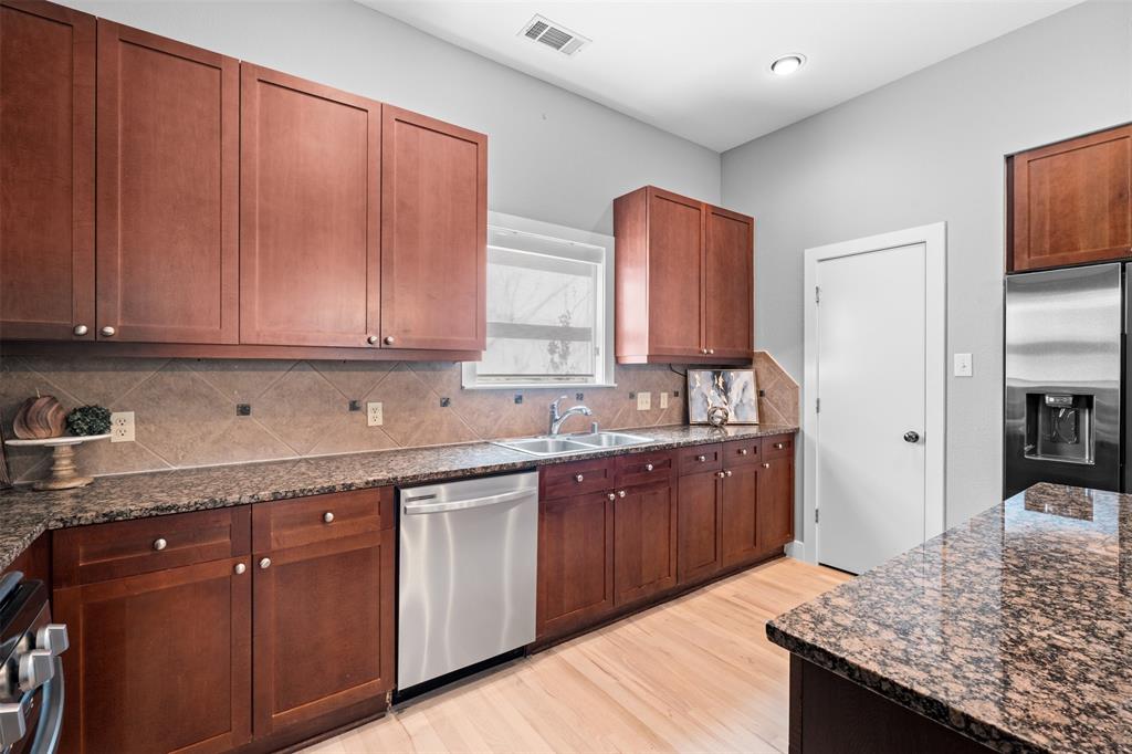 Carreras Twnhms Condo - Residential