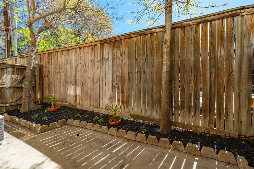 Carreras Twnhms Condo - Residential