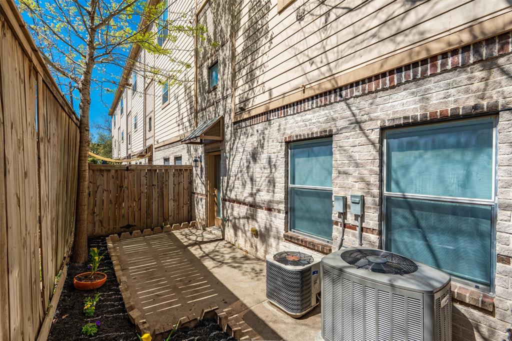 Carreras Twnhms Condo - Residential