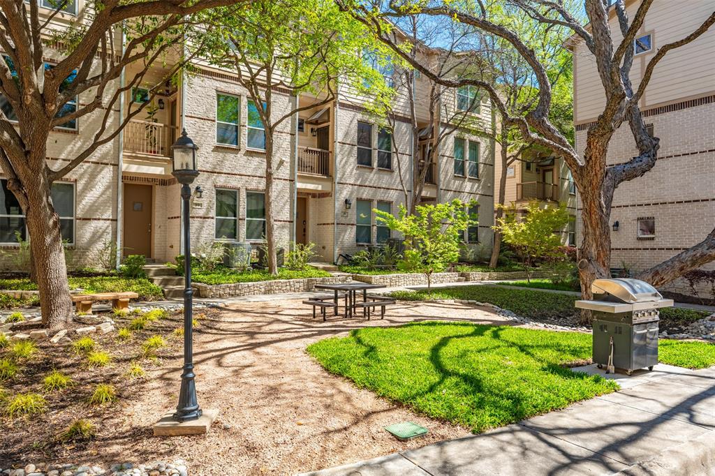 Carreras Twnhms Condo - Residential