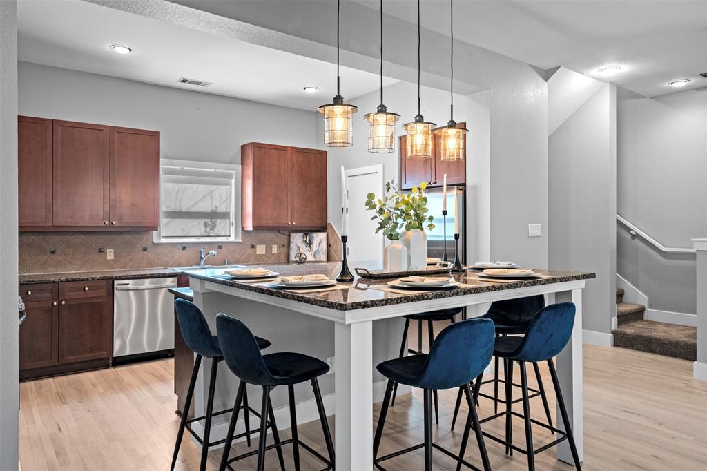 Carreras Twnhms Condo - Residential