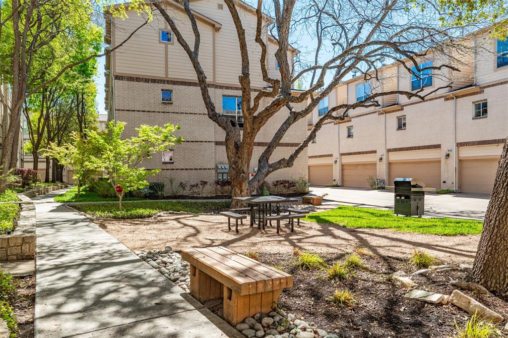 Carreras Twnhms Condo - Residential