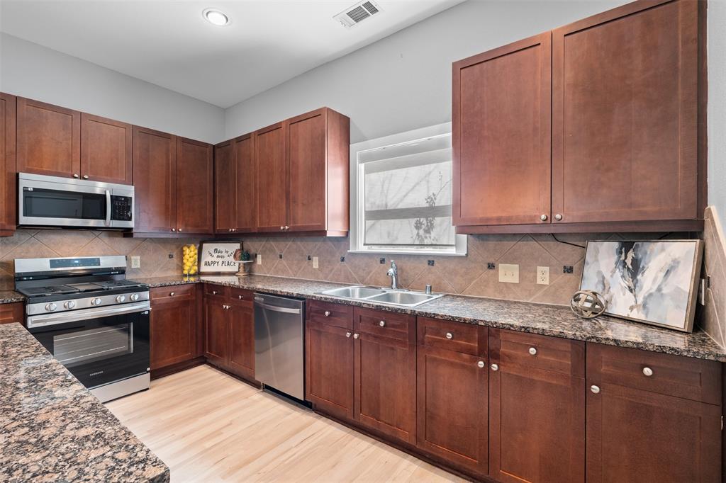 Carreras Twnhms Condo - Residential