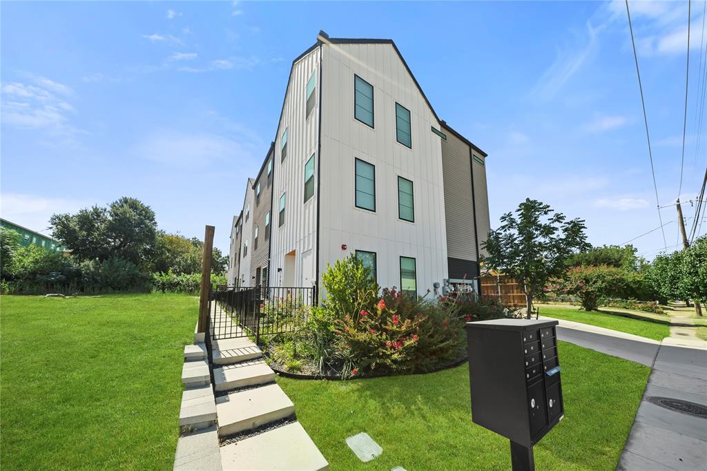 2166 Lovedale Avenue 102