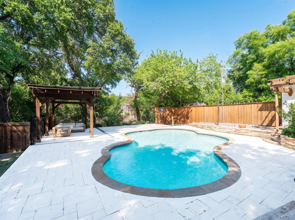 900 Westbrook Drive