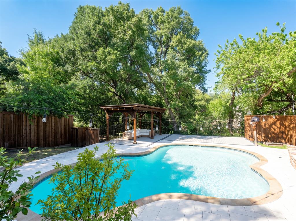 900 Westbrook Drive