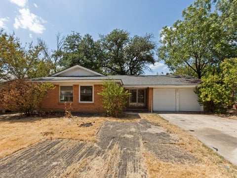 Photo of 8917 Freeport Drive, Dallas, TX 75228 (MLS # 21390025)