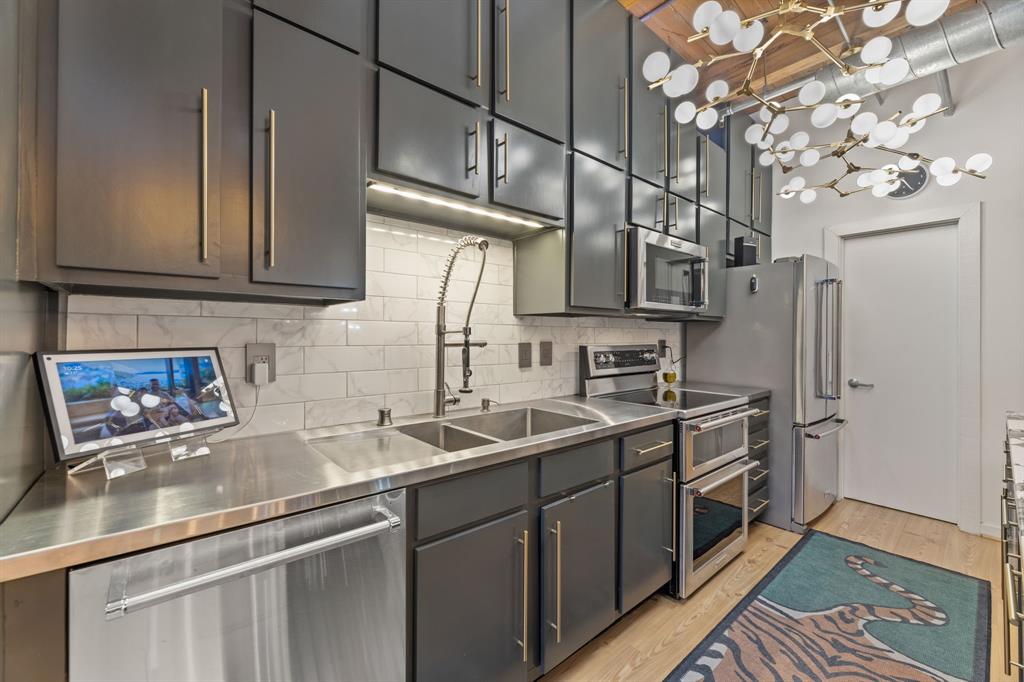 Elm Place Residences - Residential