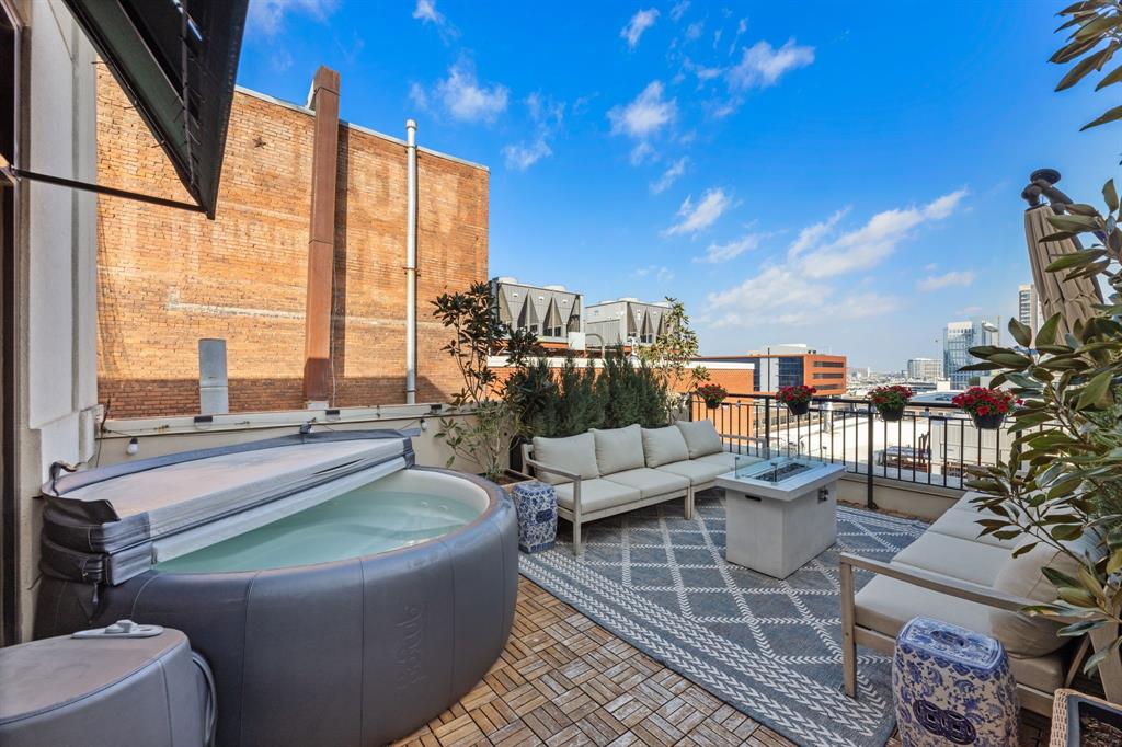 Elm Place Residences - Residential