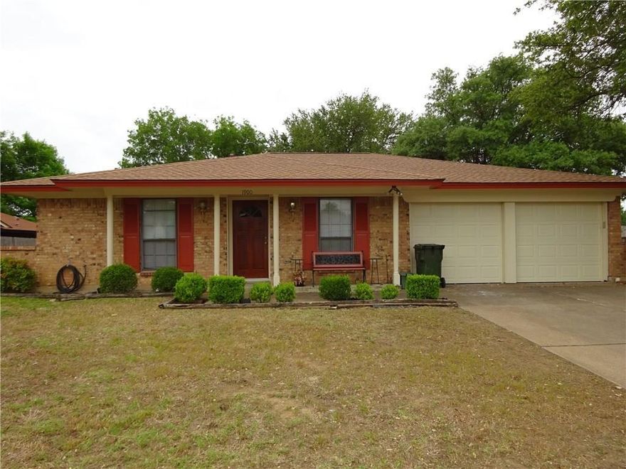 If you are looking for a great lease home, look no further. This is a four bedroom, two bathroom home ready for its next tenants. No pets. Landlord open to extended leases and section 8 vouchers. Please schedule a showing today! Tenants are still on property and will need a 24 hour notice to show. House will be vacated at the end of December and will be ready to go around January 1st!