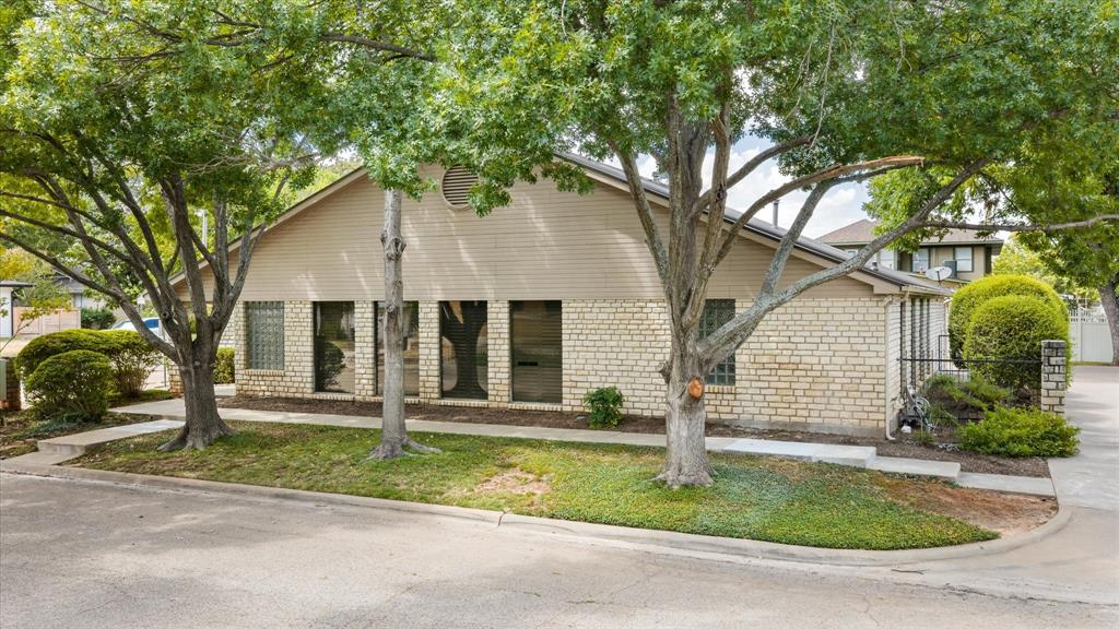 310 W Bluff Street