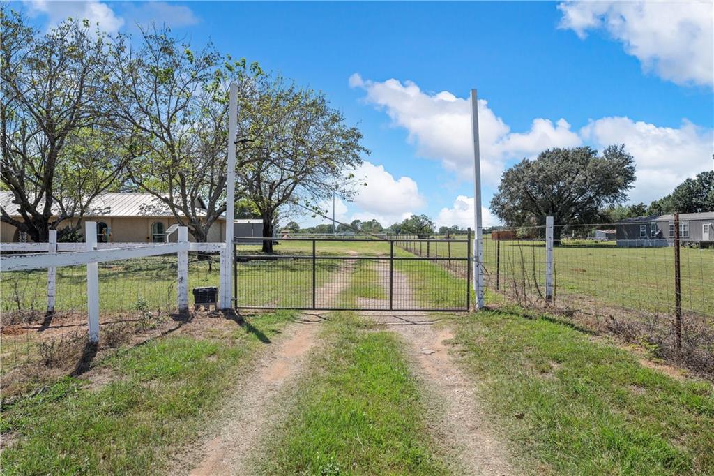 Tomas De La Vega - Residential