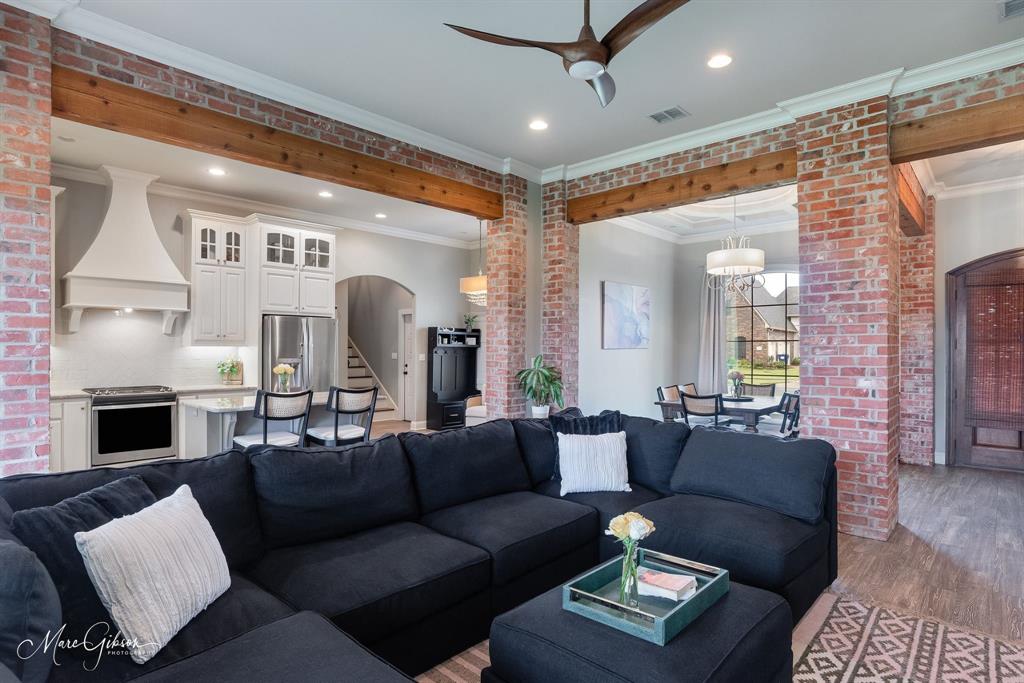 700 Dumaine Drive