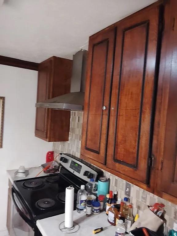 2710 Fernwood Avenue