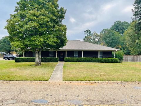 805 10th Street NW Springhill LA 71075