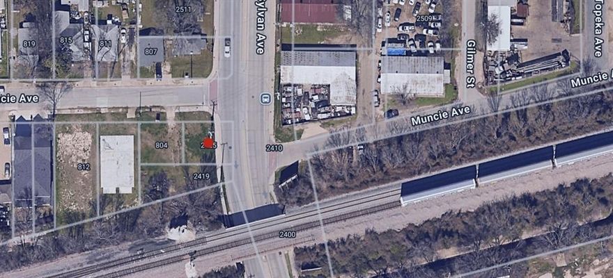 Great investment opportunity in the Trinity Groves area. 2 adjacent lots zoned TOWNHOUSE DISTRICT 3.