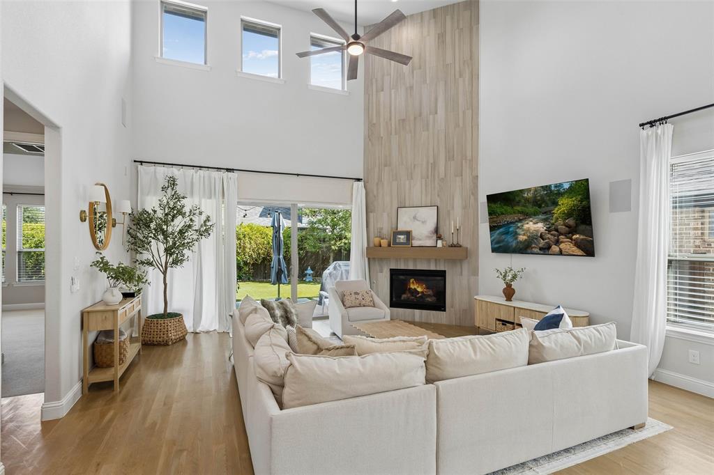 2309 Leslie Lane