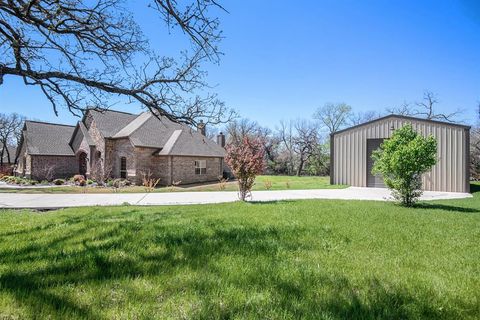 Photo of 136 Flying Diamond Drive, Springtown, TX 76082 (MLS # 21205611)