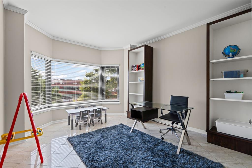 Latour Condo - Residential