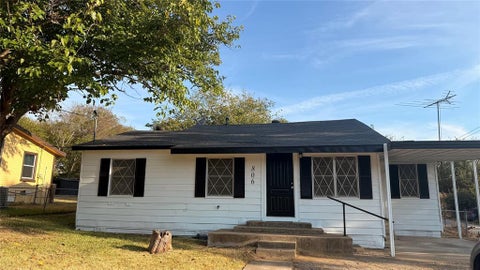 Photo of 806 W Atchley Avenue, Alvarado, TX 76009 (MLS # 21396912)
