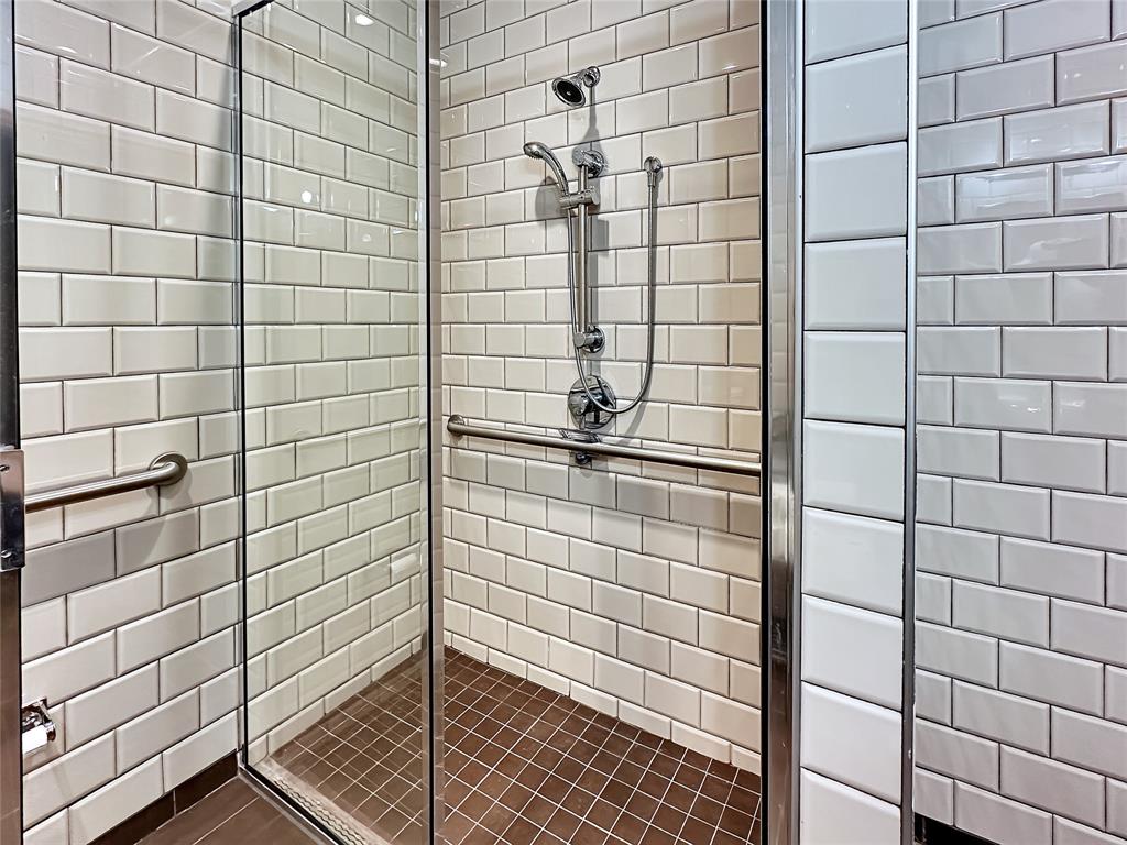 Garages Of Texas At Willow Bend - Commercial Sale