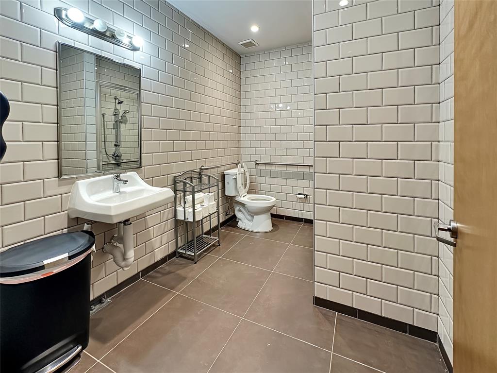 Garages Of Texas At Willow Bend - Commercial Sale