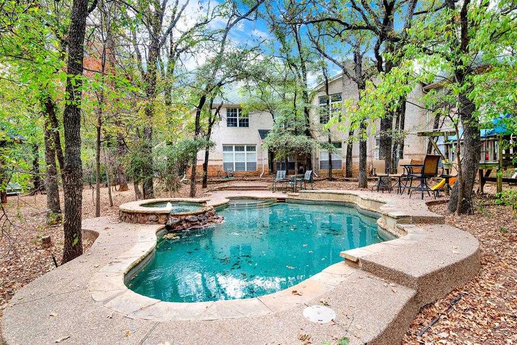 Emerald Sound At Lake Lewisvil - Residential