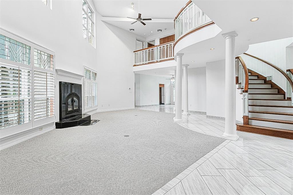 Emerald Sound At Lake Lewisvil - Residential