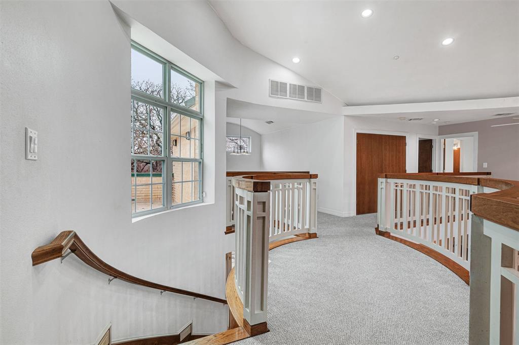 Emerald Sound At Lake Lewisvil - Residential