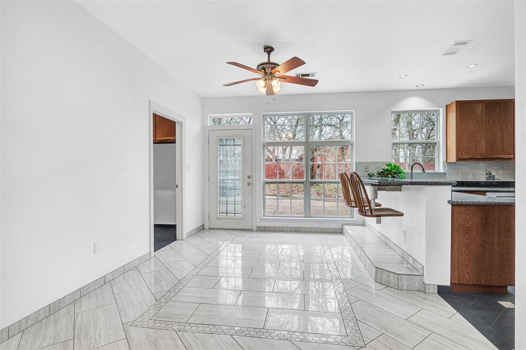 Emerald Sound At Lake Lewisvil - Residential