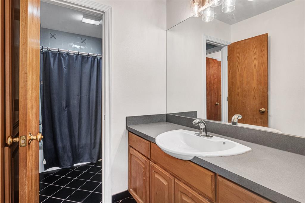 Emerald Sound At Lake Lewisvil - Residential