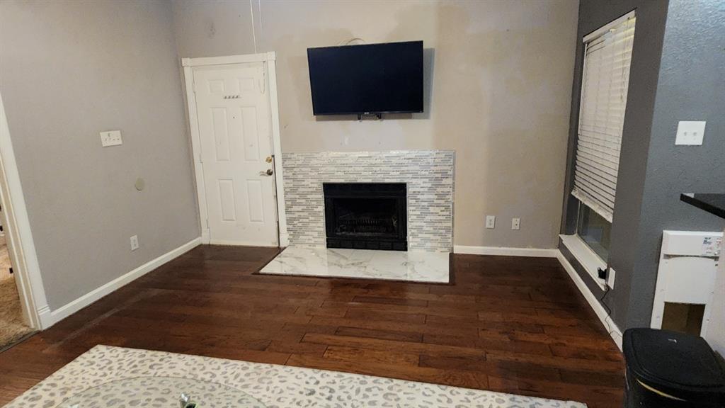 4101 Esters Road 111